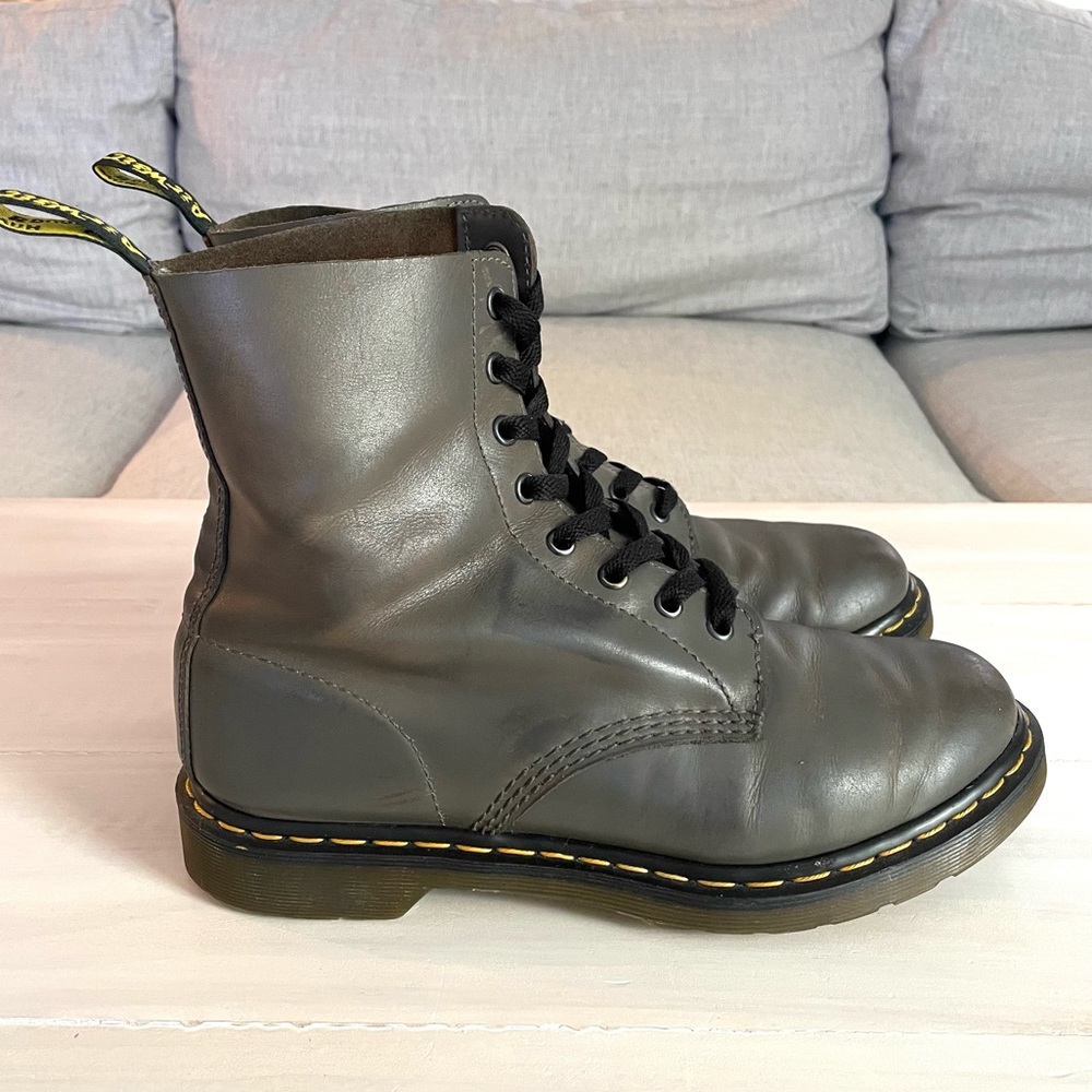Dr. Martens Pascal Leather Lace Up Boots In Distressed Gray Womens Size 11
